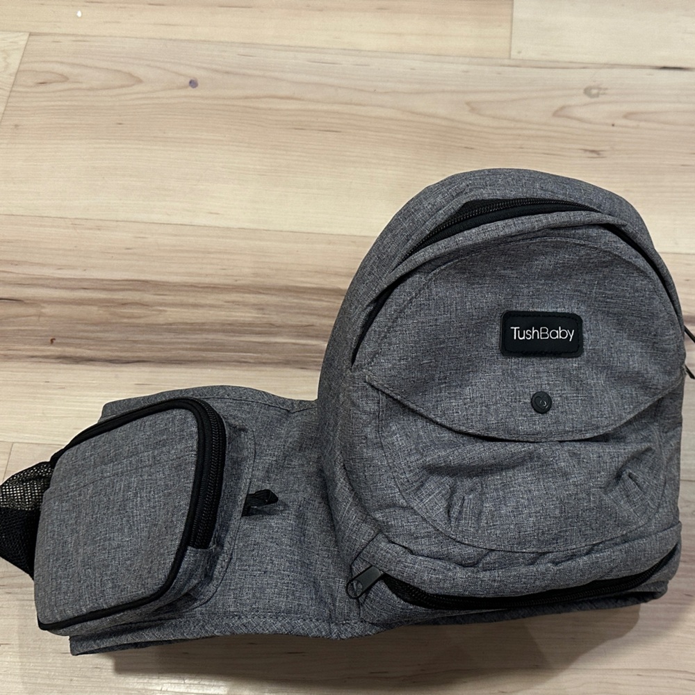 TushBaby Gray like new!